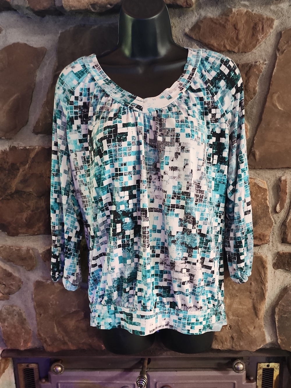 JM Collection Teal and White Mosaic V-Neck 3/4 Sleeve Top